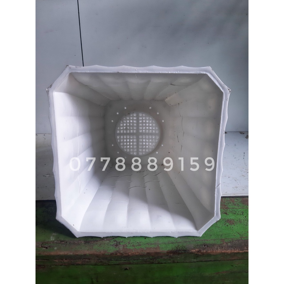 Chậu nhựa khía vuông 2T2 size lớn