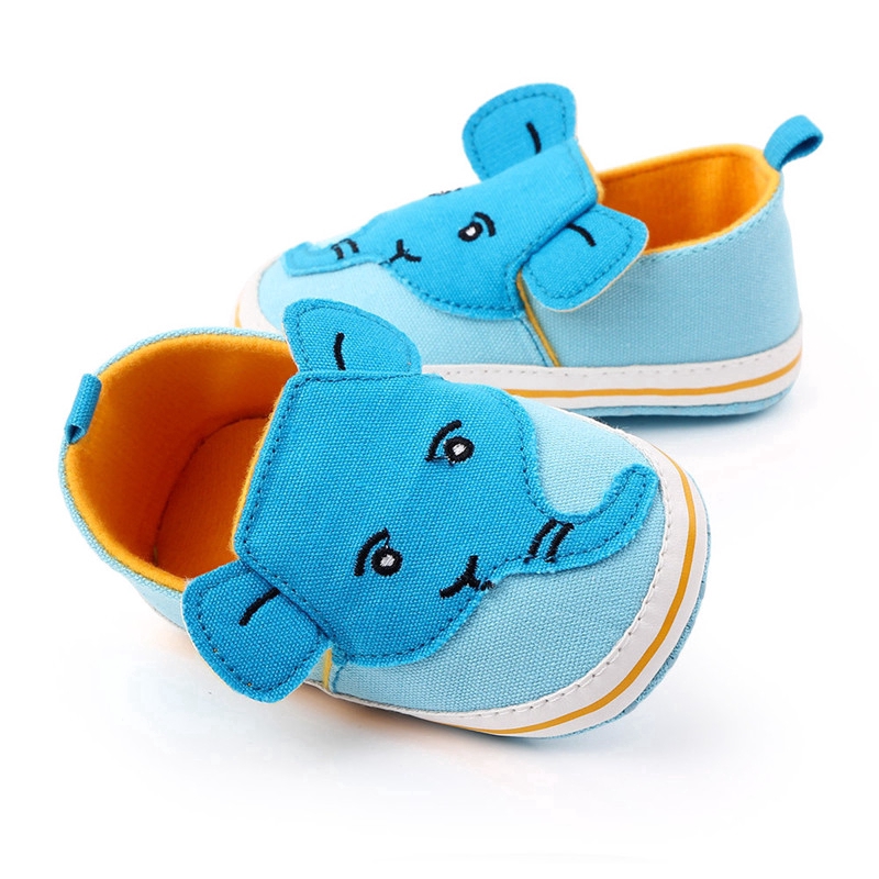 Giày canvas đế mềm chống trượt họa tiết hoạt hình xinh xắn thoáng khí thời trang dành cho bé