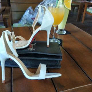 Sandal cao gót màu trắng 9P