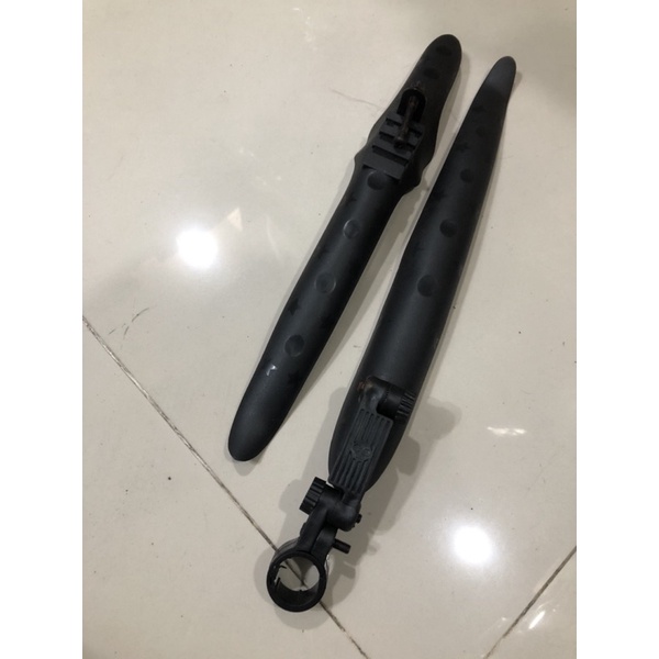 Dè chắn bùn xe cuộc