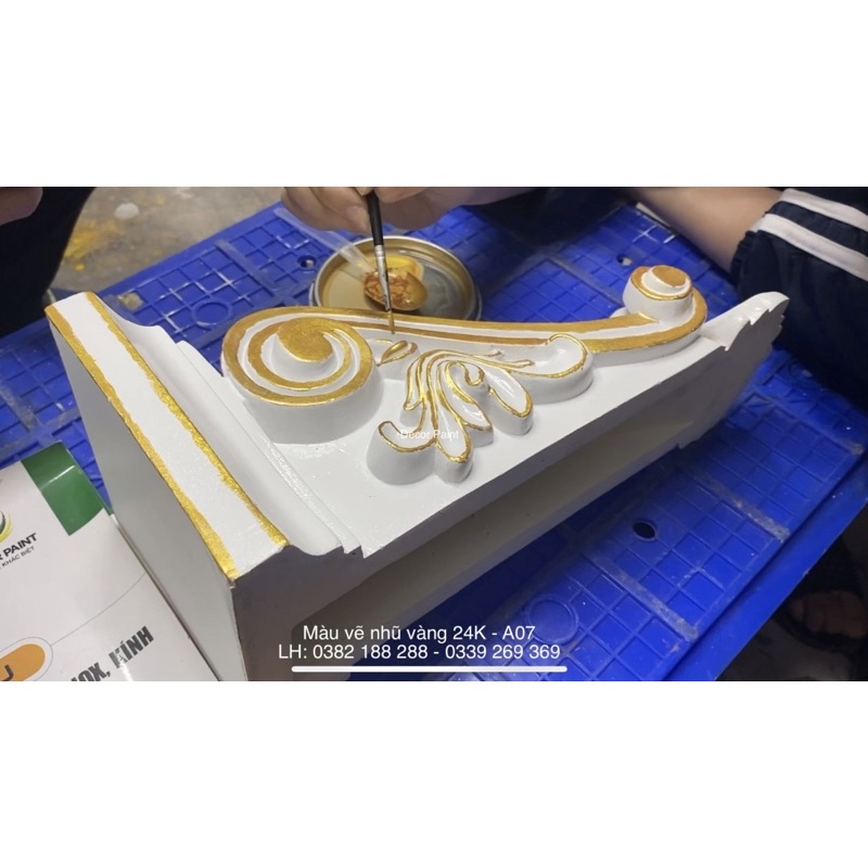 Màu vẽ nhũ vàng 24K siêu đậm đặc trên tường, cột, bê tông, phào chỉ, kim loại