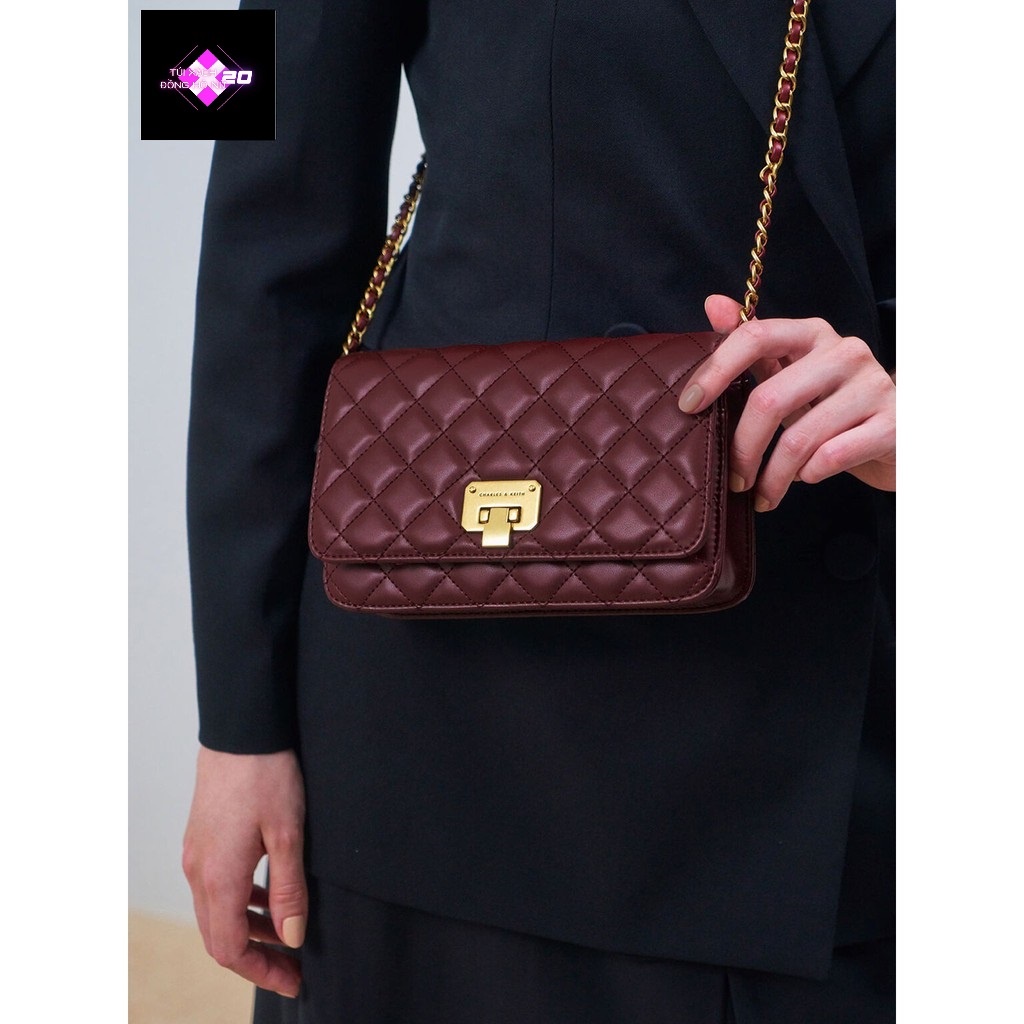 Túi Charles and Keith nữ – Charles and Keith Quilted Flip-Lock Clutch CK2-70160082-2 size 12.5x5x20.5cm