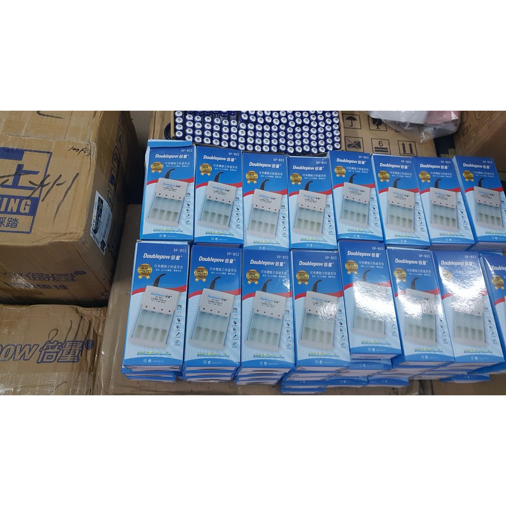 Combo Sạc Pin tiểu AA, AA Doublepow + 4 Pin sạc AA - SẢN PHẨM CHÍNH HÃNG