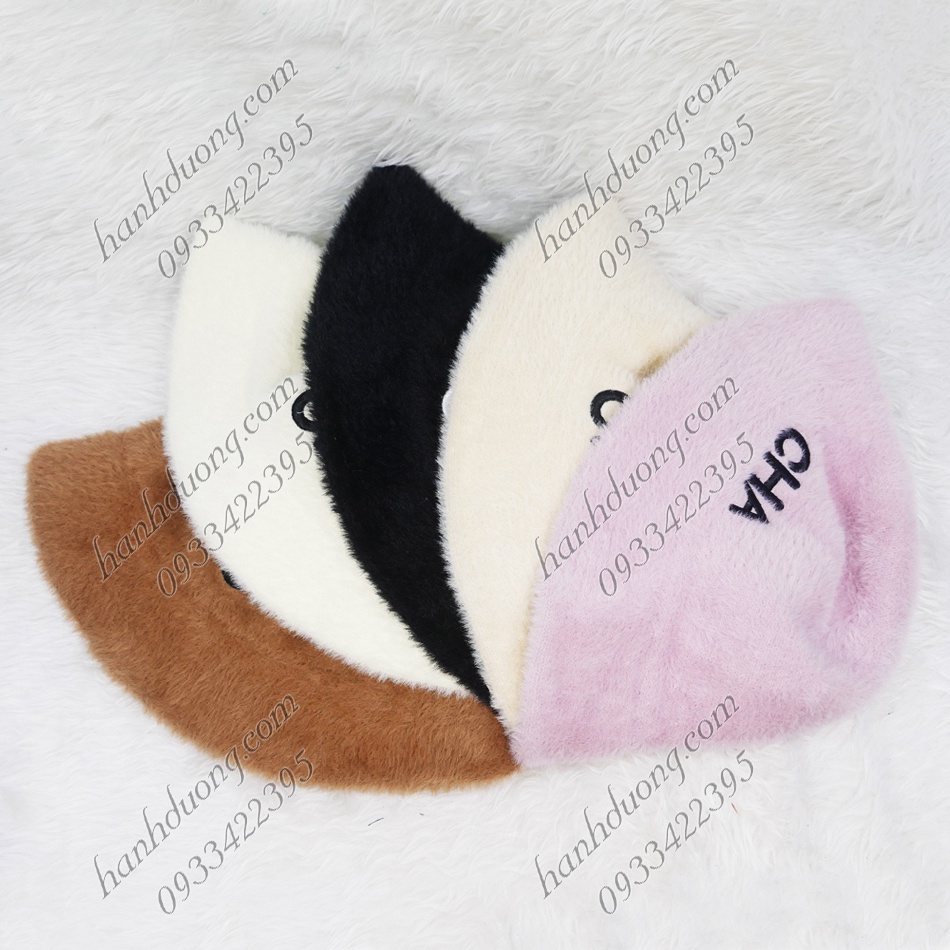 Mũ bo cụp lông xù mũ tai bèo vành tròn hàng quảng châu thêu chữ CHA, vành rộng 5cm, phía trong có 2 dây rút