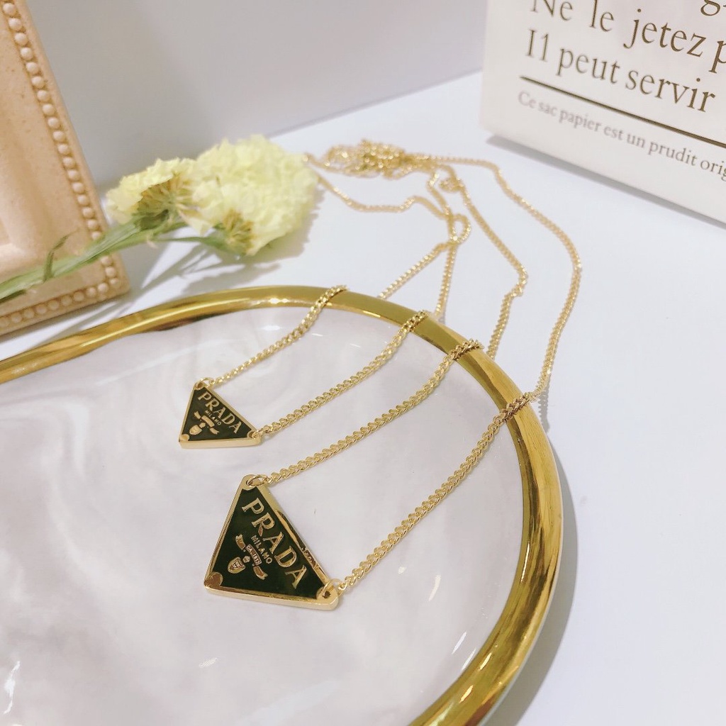 Vòng cổ Mặt Tam Giác Thời Trang Hiệu Prada
