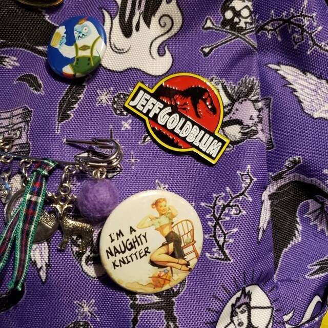 Pin cài áo công viên khủng long Jurassic World - GC135