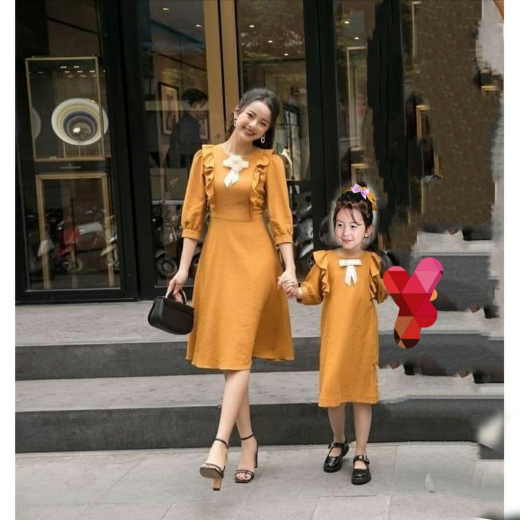 Váy đôi mẹ va bé gái tay lỡ TẶNG KÈM HOA thiết kế chát đũi mát rủ đep nhe