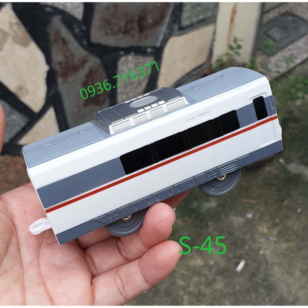 Mô hình tàu hỏa chạy pin Takara tomy S-45 có móc nối nam châm
