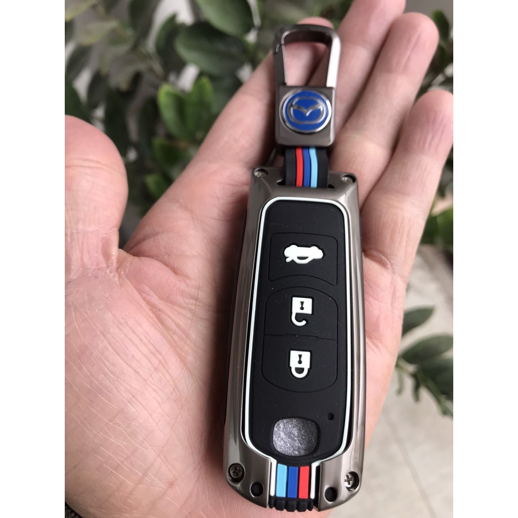 Ốp chìa khóa kim loại cao cấp dùng cho Mazda3 2015 - 2019; Mazda2; Mazda6; CX5; CX8 (Loại 3 nút bấm như hình)