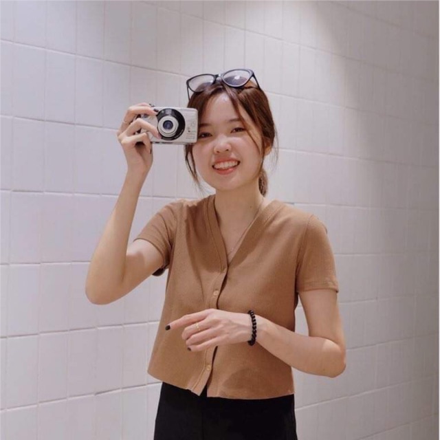 Áo của shop sibling house, mua 200.000 thanh lý 130.000, còn tag