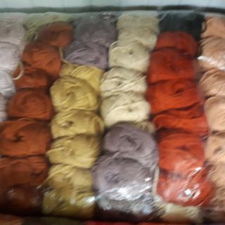 Chỉ len đủ màu sắc 25k / cuộn