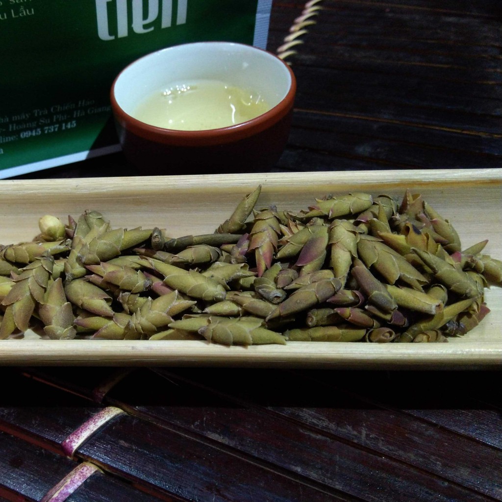 Trà Móng rồng ngon Hà Giang. Bạch trà móng rồng pha 10 nước trà vẫn thơm. Trà Chiến Hảo