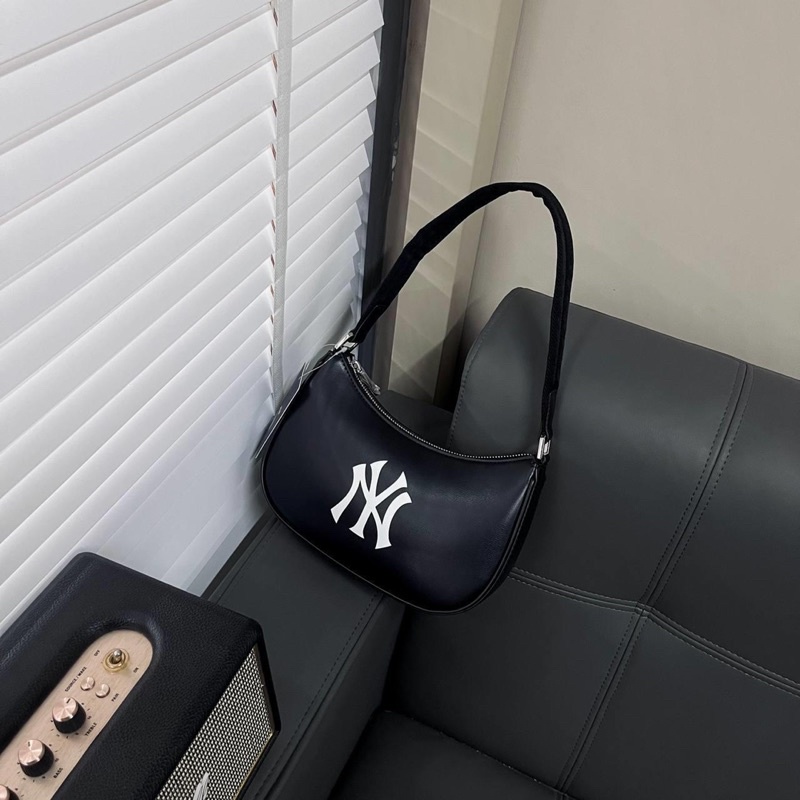 Túi kẹp nách da Mlb