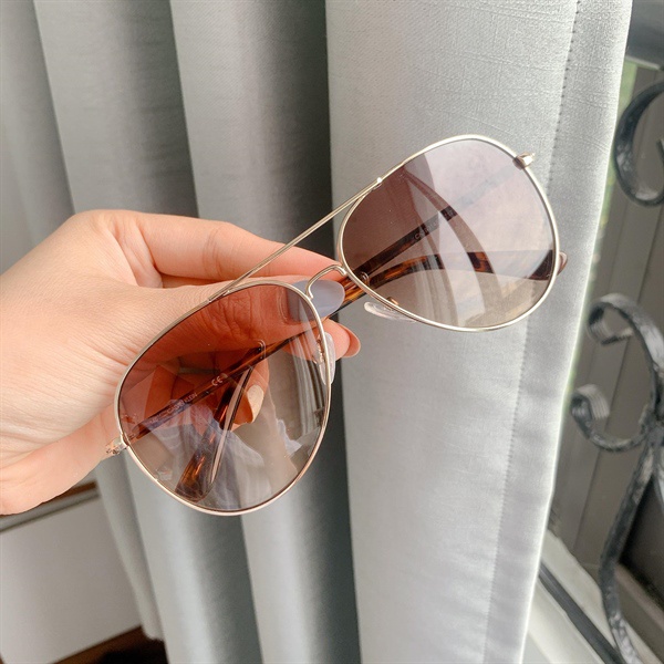 Kính Mát Calvin Klein CK19314S  mắt nâu trà, viền vàng