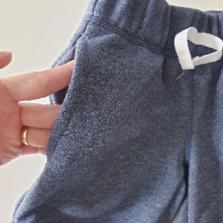 Quần short da cá bé trai Gap