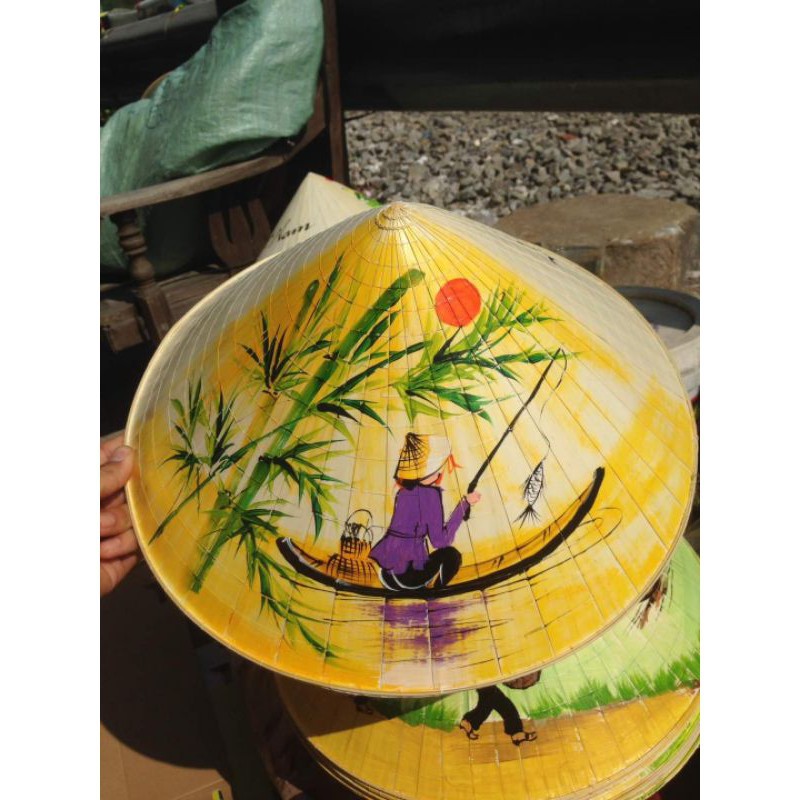 Nón lá có họa tiết