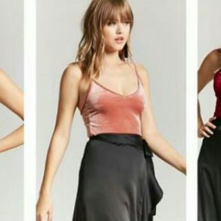 Áo croptop nhung Forever 21