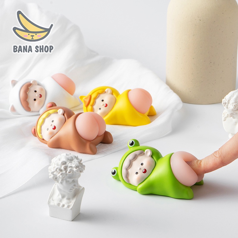 Đồ trang trí văn phòng để bàn xe oto mông cao su hình em bé mềm đàn hồi bóp được