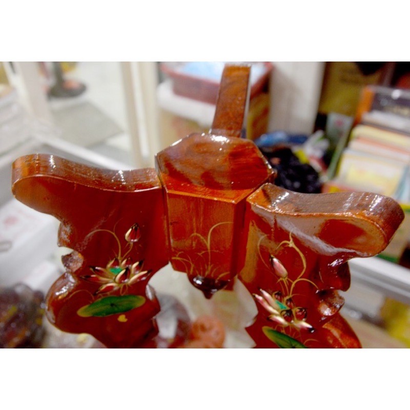 chò gỗ 3 chân đặt đĩa trái cây thờ cúng khắc hoa sen nổi