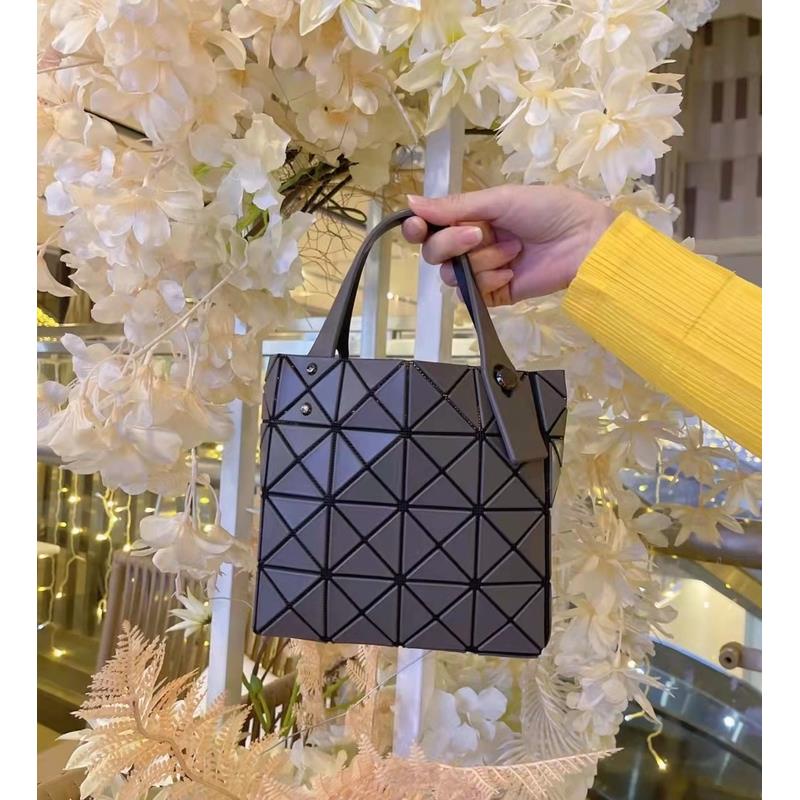Túi Xách mini Hình Vuông Bốn Ngăn Mẫu Mới 2022 Issey Miyake Phiên Bản Giới Hạn Cho Nữ777777