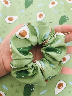 Cột tóc Scrunchies mẫu quả bơ