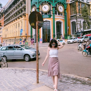 Pass chân váy hồng kẻ ô vuông