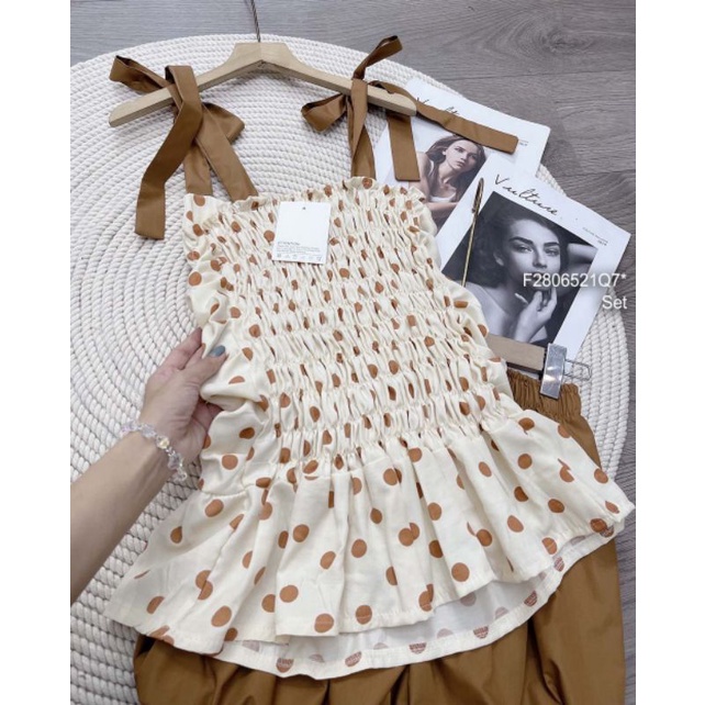 Set áo chấm bi nhún 2 dây thắt nơ vai phối quần short bí phồng 2806