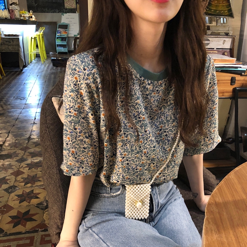 Áo thun hoạ tiết hoa phong cách Hàn Quốc cho nữ