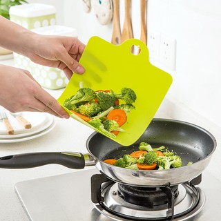 Thớt nhựa dẻo màu xanh lá
