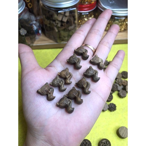 Charm gỗ trầm mix vòng tay