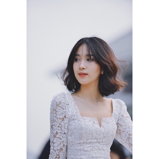 Đầm ren cổ vuông Emma