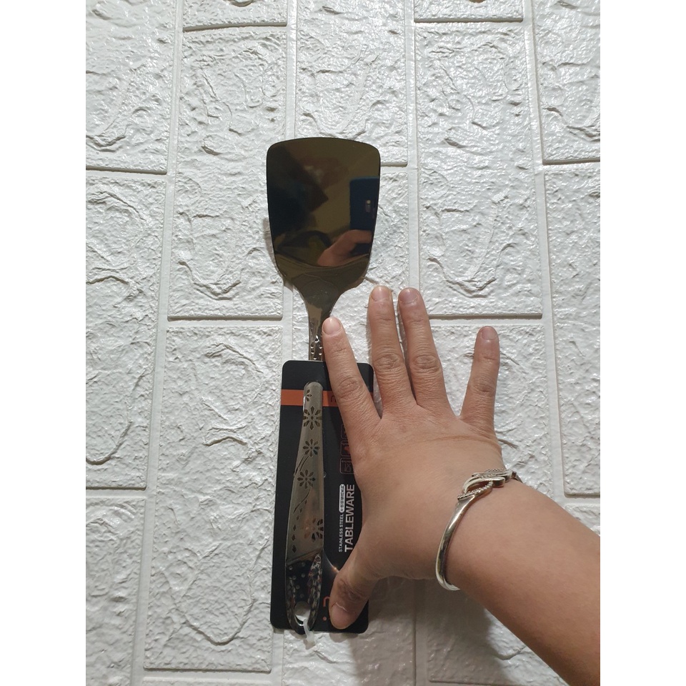 Xẻng lật inox nguyên khối có hoa văn KT 28x6cm