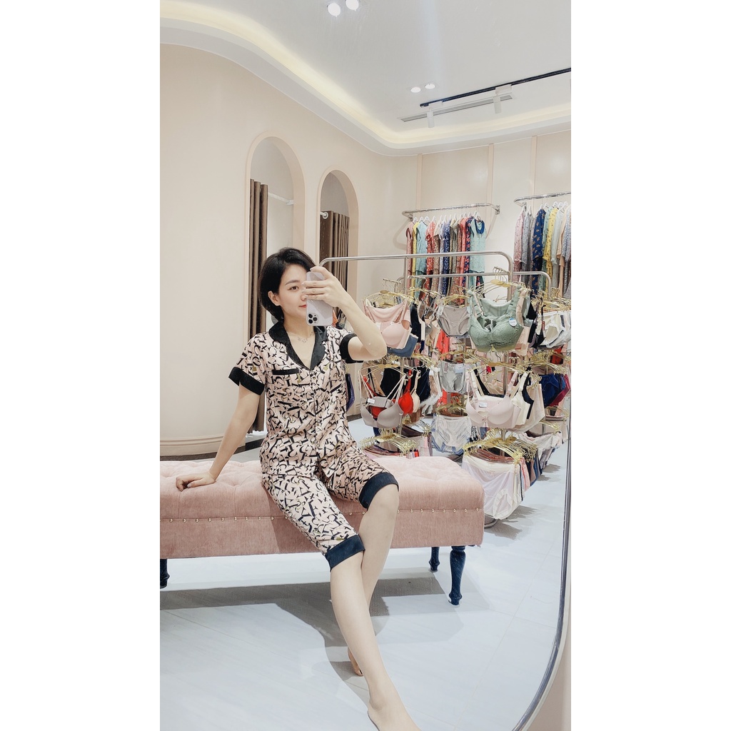 Đồ bộ nữ mặc nhà Jcvcoll - Karoll A22.038 lụa Ass chữ phối quần lỡ