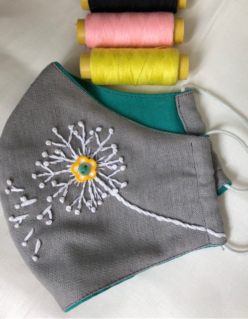 Khẩu trang thêu handmade