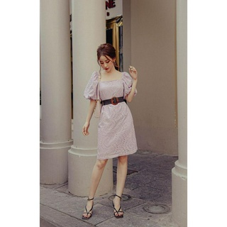 Váy ren cổ vuông tay bồng