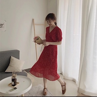 Váy đỏ chấm bi nhí