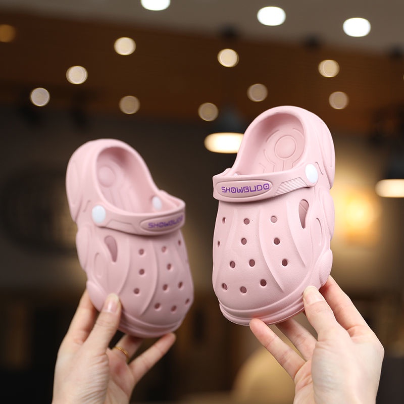 Xăng Đan Đế Bệt Mũi Tròn Đục Lỗ Thiết Kế Dễ Thương Cho Bé