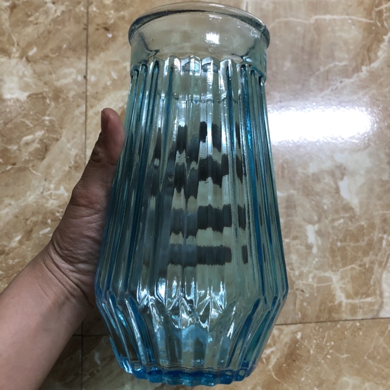 Bình hoa thủy tinh sọc dọc trang trí cắm hoa màu xanh