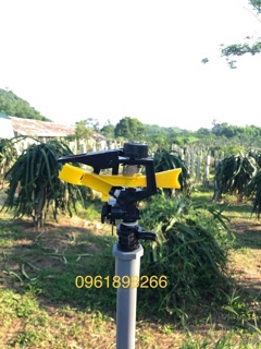 Béc cánh đập ren phi  Béc tưới cây Cánh Đập Chỉnh góc đuôi cá ren ngoài 21mm bán kính 6-8m