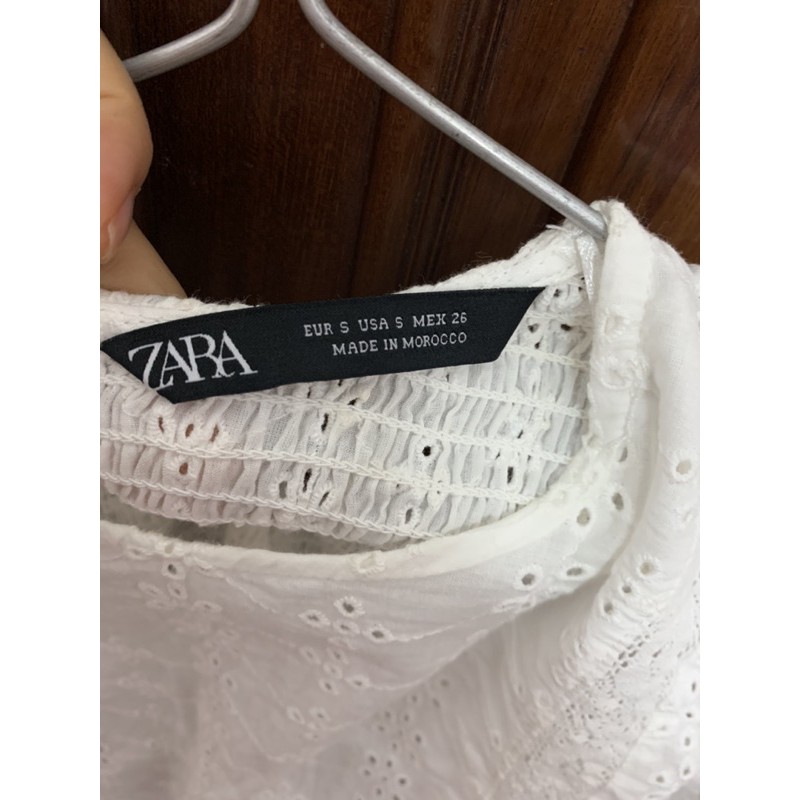 Áo croptop ren Zara size XS