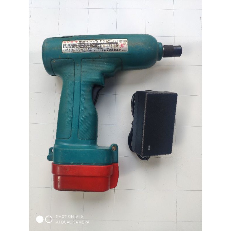 Máy bắn vít nội địa Nhật Makita 6901VD kèm pin, sạc