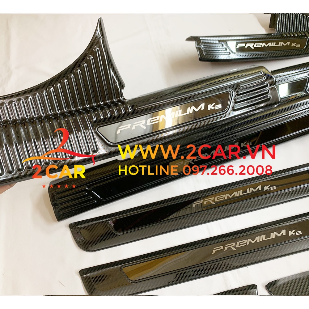 Ốp bậc cửa, nẹp bước chân CARBON xe KIA K3 2021- 2022- 2023 vân CACBON cao cấp