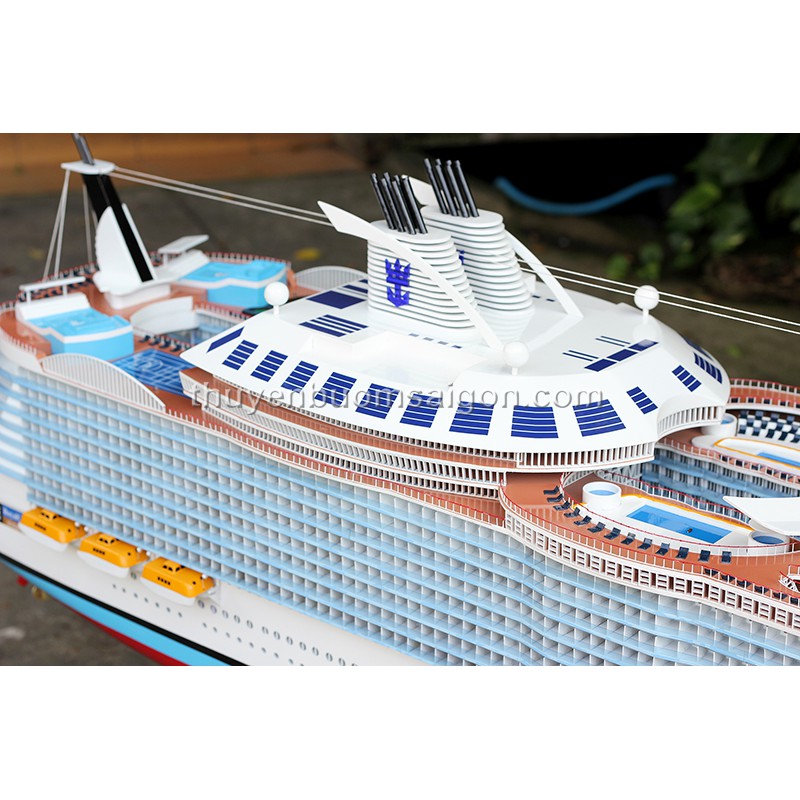 Du thuyền Oasis Of The Seas hàng cao cấp gỗ tự nhiên, tàu du lịch chở khách trên biển
