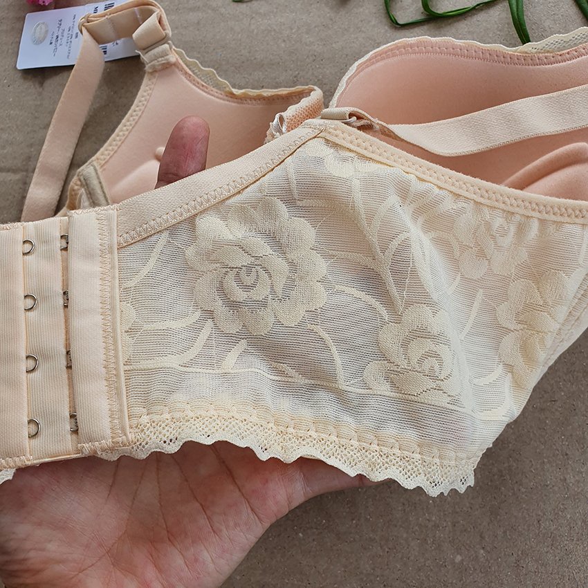 Áo ngực Lovely 1171 mút mỏng 4 móc cài