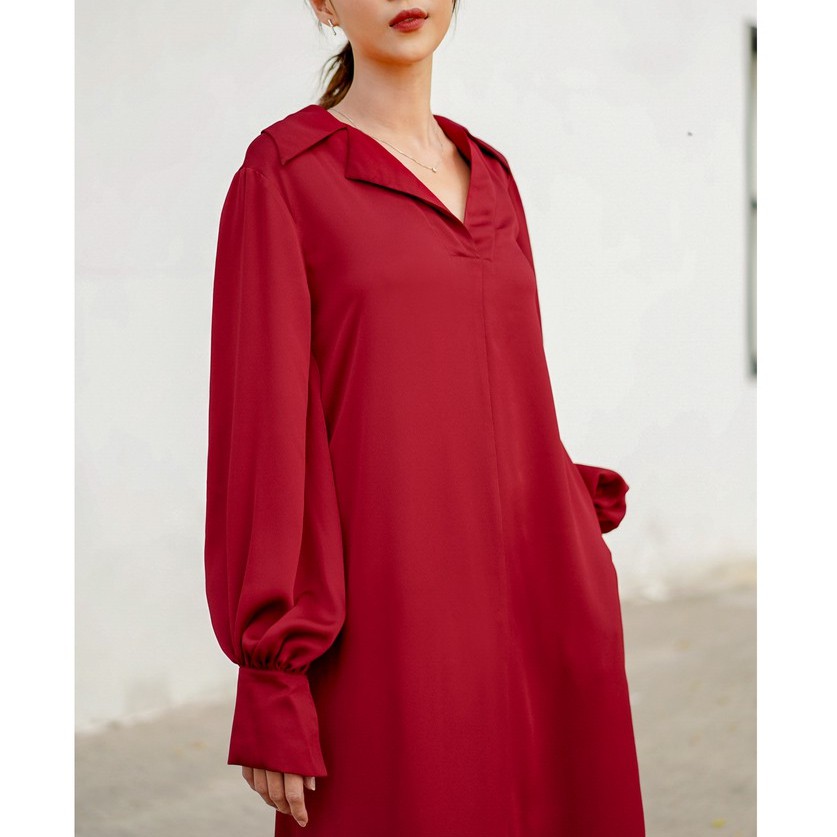 Đầm KHÂU BY CQ chất lụa tay dài cổ sơ mi màu đỏ Carmine