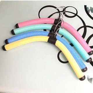 Combo 10 móc xốp treo quần áo trẻ em. Sản phẩm có nhiều màu