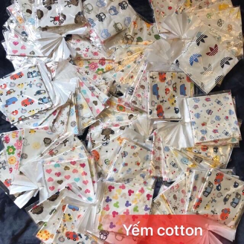 Khăn yếm tam giác chất liệu cotton 2 lớp có cúc bấm cho bé