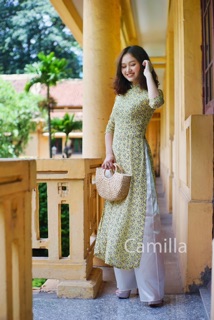 Set áo dài hoa nhí nổi bật