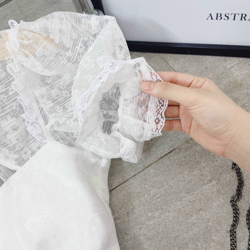 Đ𝐀̂̀𝐌 TRẮNG PHỐI VOAN HOA NỔI OUT 𝐍𝐆𝐔̛̣𝐂 CỘT NƠ CỔ SAU