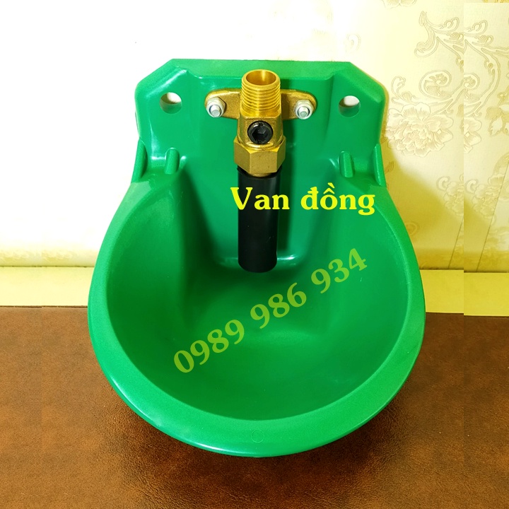 Máng uống tự động cho dê, cừu van bằng đồng hoặc nhựa hàng loại 1